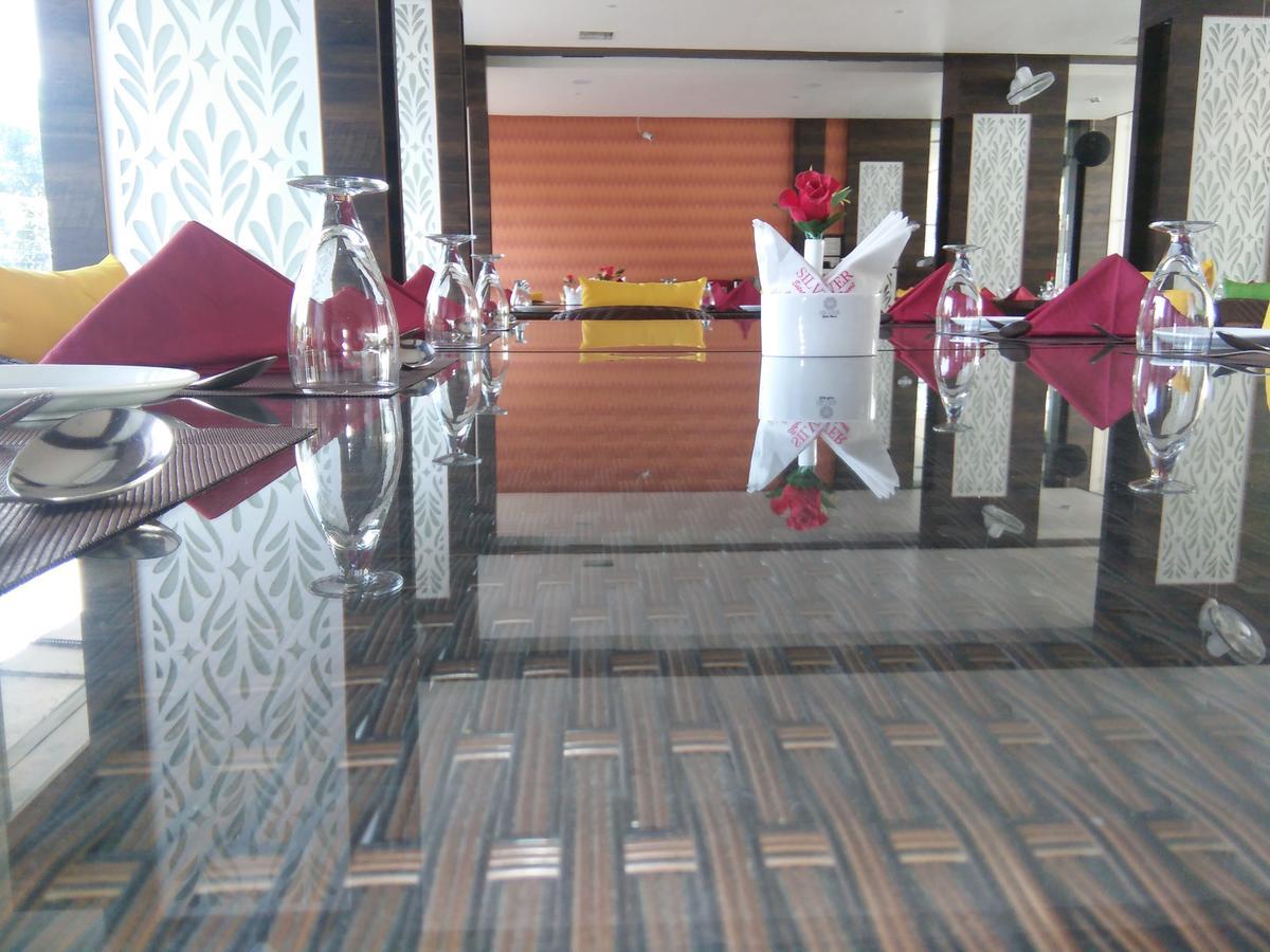 Silver Estate Resort Tikamgarh Exterior foto