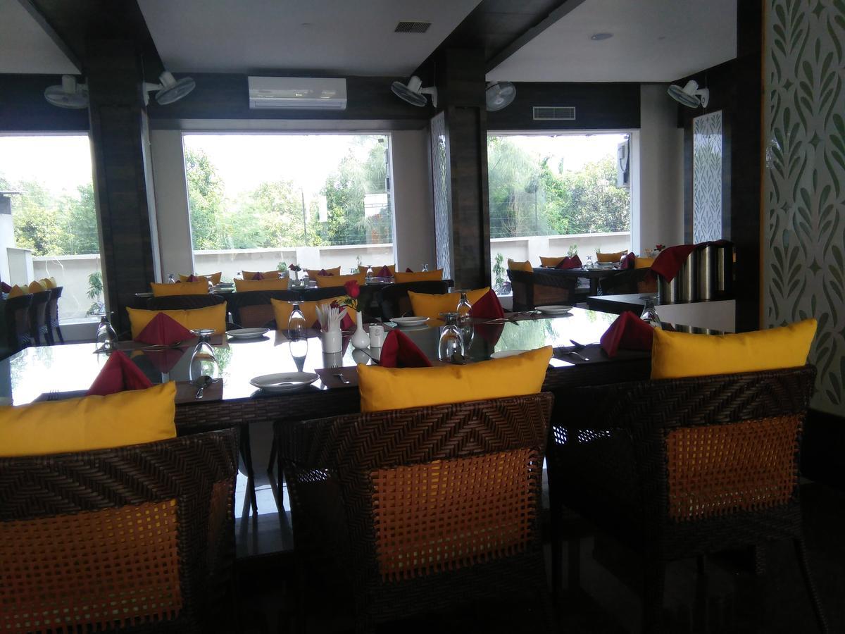 Silver Estate Resort Tikamgarh Exterior foto